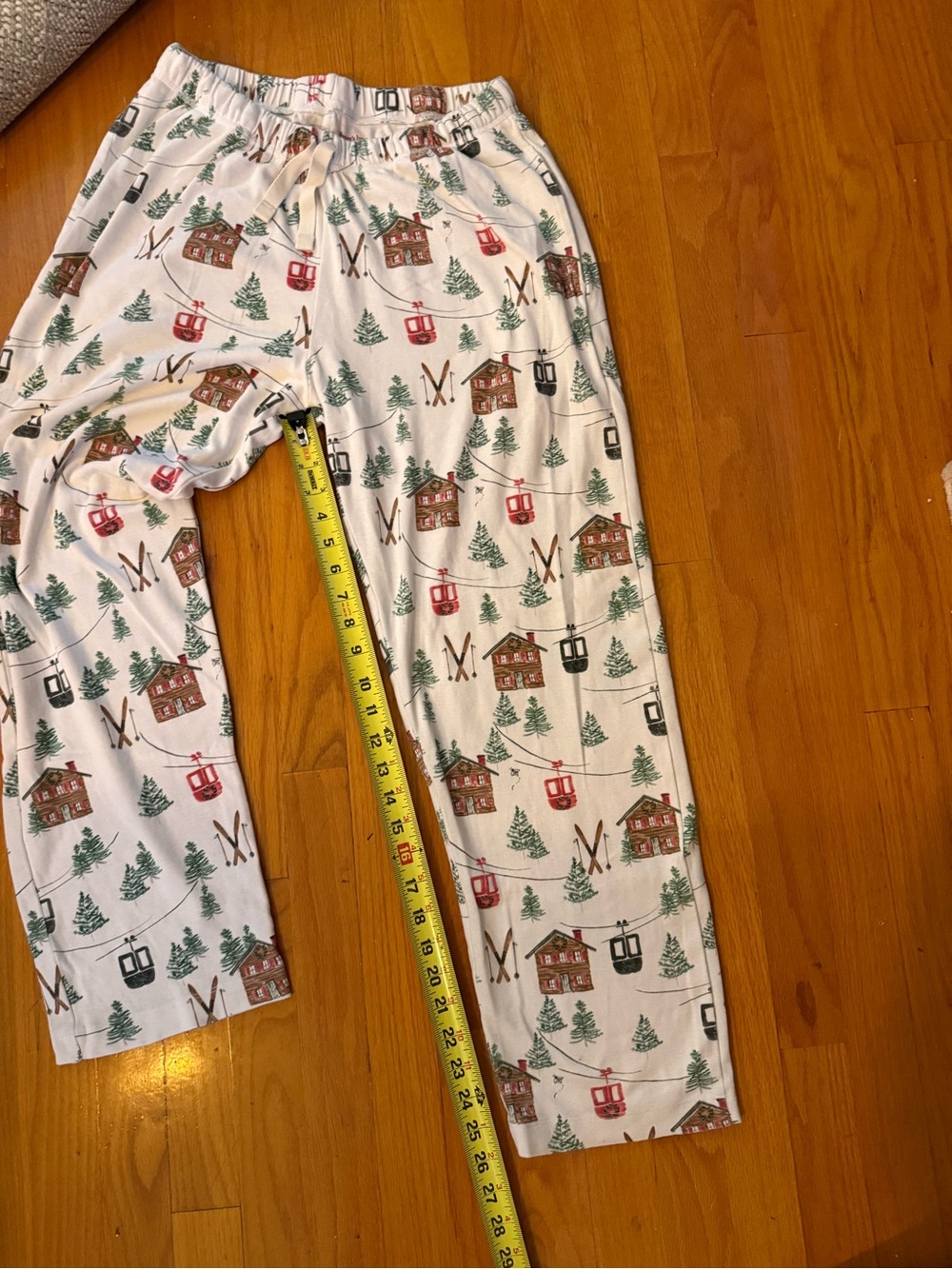 Burt's Bees White Holiday Cabin Print Men's Pajama Joggers - Picture 3 of 5